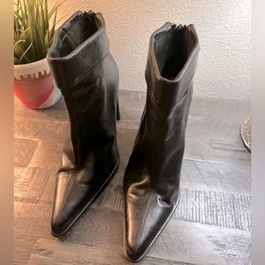 Via Spiga Pointy Toe Black Leather High Heel Bootie 🌵7